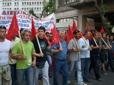 Rote Fahnen in Athen: Demonstration der Bauarbeiter am Donnersta... Rote Fahnen in Athen: Demonstration der Bauarbeiter am Donnersta...
