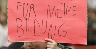 Eltern und Kinder unterstützen die Erzieherinnen im Arbeitskampf... Eltern und Kinder unterstützen die Erzieherinnen im Arbeitskampf...
