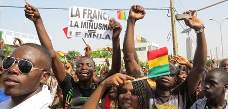 Protest gegen Frankreich und die UNO, die als Schutzmächte separ...