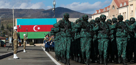 Militärparade der aserbaidschanischen Armee in Stepanakert, der