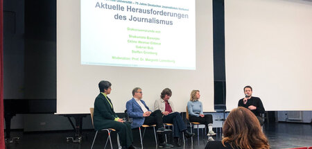 Podiumsdiskussion über »Aktuelle Herausforderungen des Journalis...