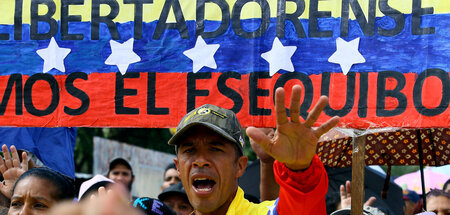 »Essequibo gehört zu Venezuela«: Gemeinsame Demonstration von Bü... »Essequibo gehört zu Venezuela«: Gemeinsame Demonstration von Bü...