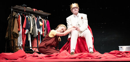 Der Blick geht ins Leere: Peter Bause (r.) als Theatermacher