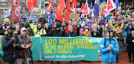 Auf der Straße gegen das allgemeine Säbelrasseln: Friedensdemons... Auf der Straße gegen das allgemeine Säbelrasseln: Friedensdemons...