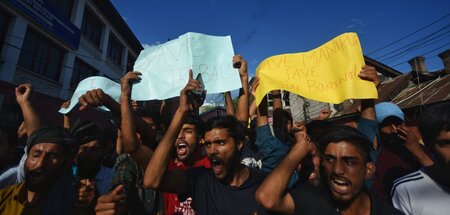 »Rettet die Stammesangehörigen«: Protest gegen die Politik der H... »Rettet die Stammesangehörigen«: Protest gegen die Politik der H...