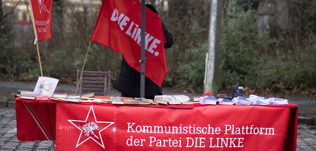 Infostand der Kommunistischen Plattform beim Gedenken für Karl L... Infostand der Kommunistischen Plattform beim Gedenken für Karl L...