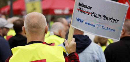Solidarität mit den Kollegen: Protestkundgebung gegen die Drucke... Solidarität mit den Kollegen: Protestkundgebung gegen die Drucke...
