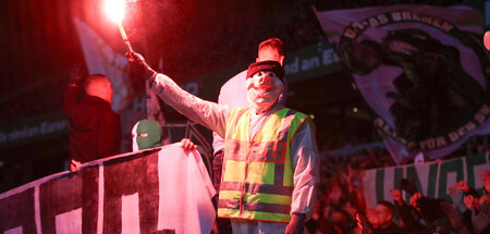 Mit Warnweste und Maske im Block: Polizeigewalt als Dauerproblem...