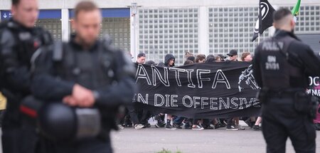 Für Eskalation gerüstet: Polizeieinsatz bei einer Demonstration ...