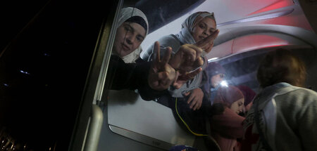 Palästinenserinnen, die am 24. November als erstes freigelassen ...