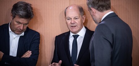 Christian »keine Steuerehöhungen« Lindner (FDP, r.) redet mit Bu...
