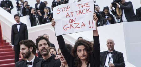 Die libanesische Schauspielerin Manal Issa protestierte schon 20...