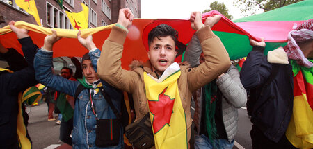 Solidarität mit Rojava: Demonstration gegen Angriffe der türkisc...