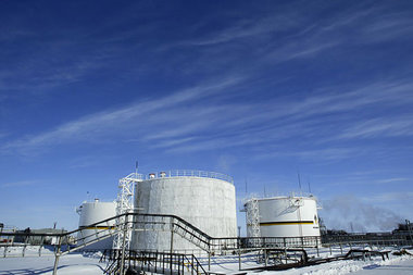 Öltanks im Hohen Norden Rußlands: Trotz geringerer Einnahmen wur...