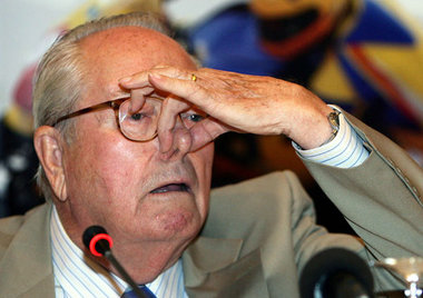 Jean Marie Le Pen, Chef der Front National, riecht überall die W...