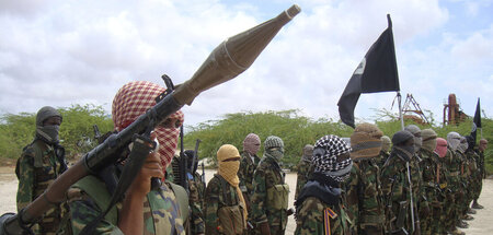 Milizen wie Al-Shabab rüsten auf – ob mit oder ohne Embargo (Mog... Milizen wie Al-Shabab rüsten auf – ob mit oder ohne Embargo (Mog...