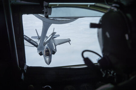 »Es geschieht vor unseren Augen« (F-35 bei der Luftbetankung, NA...