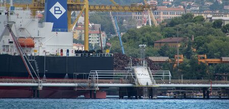 Bleibt außen vor: Der italienische Hafen in Triest mit Verbindun...