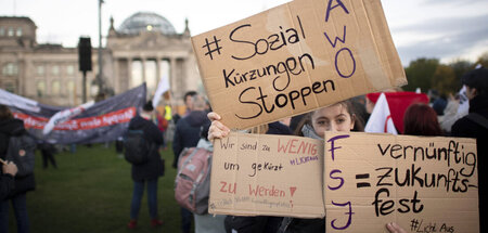 Auch die Jugend ahnt, was sich im Regierungsviertel zusammenbrau...