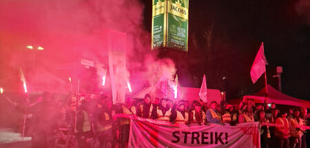 »Hier wird kein Kaffee geröstet« (Dienstag vor dem Jacobs-Werk) »Hier wird kein Kaffee geröstet« (Dienstag vor dem Jacobs-Werk)