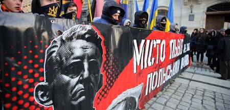 Faschist, Nazikollaborateur, Nationalheld: Gedenkmarsch für Roma... Faschist, Nazikollaborateur, Nationalheld: Gedenkmarsch für Roma...