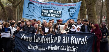 Nicht vergessen: Im Gegensatz zur Berliner Polizei (Berlin, 9.4.... Nicht vergessen: Im Gegensatz zur Berliner Polizei (Berlin, 9.4....
