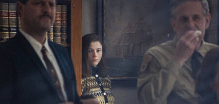 Eileen (Thomasin McKenzie) an einer Art Endstation Eileen (Thomasin McKenzie) an einer Art Endstation