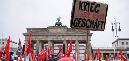 Friedensdemonstration »Nein zu Kriegen – Rüstungswahnsinn stoppe... Friedensdemonstration »Nein zu Kriegen – Rüstungswahnsinn stoppe...