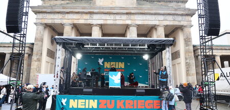Am 25. November 2023 demonstrierten am Brandenburger Tor in Berl... Am 25. November 2023 demonstrierten am Brandenburger Tor in Berl...