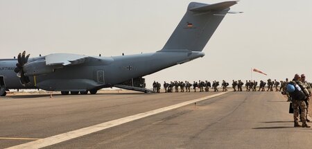 Die letzten gehen: Bundeswehr-Soldaten verlassen den Stützpunkt ... Die letzten gehen: Bundeswehr-Soldaten verlassen den Stützpunkt ...