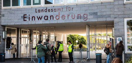 Ohne Termin kommt hier niemand rein: Ausländerbehörde Berlin Ohne Termin kommt hier niemand rein: Ausländerbehörde Berlin
