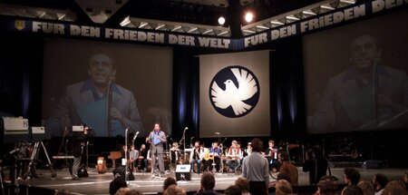 Konzert gegen den NATO-Raketenbeschluss im Palast der Republik (...