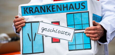 Der Kahlschlag ist politisch ausdrücklich gewollt: Protest gegen... Der Kahlschlag ist politisch ausdrücklich gewollt: Protest gegen...