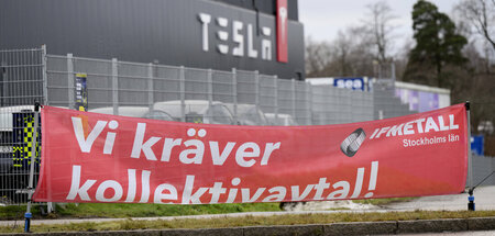 Die Beschäftigten der Tesla-Werkstätten im schwedischen Segeltor...