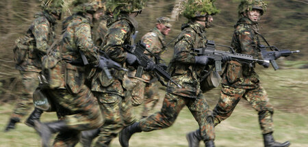 Grundausbildung von Wehrpflichtigen 2005 in Schwarzenborn, Hesse...
