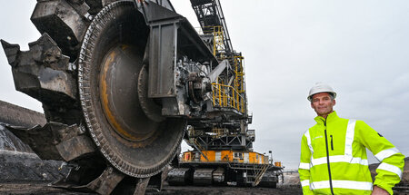 Michael Kadler, Steiger, am Kohleflöz im Braunkohletagebau Jänsc... Michael Kadler, Steiger, am Kohleflöz im Braunkohletagebau Jänsc...