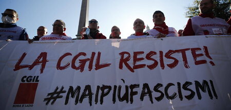 Gewerkschafter der CGIL demonstrieren eine Woche nach dem Überfa...
