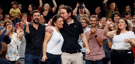 Ein Bild aus besseren Tagen: Yolanda Díaz und Pablo Iglesias wäh...