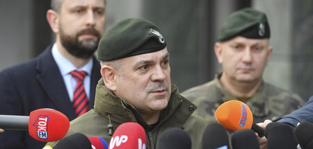 Das Radar fest im Blick: Der polnische Generalstabschef Wieslaw 