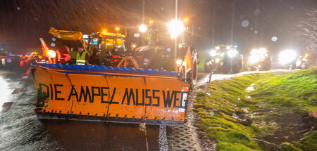 Treckerfahrer in Rage und mit Demomotto: Sachsenweite Blockaden ...