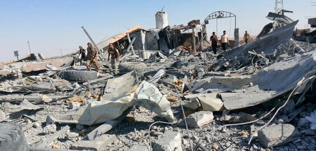 Angriffe seit Jahren: Trümmer nach einem Bombardement des Ortes ...