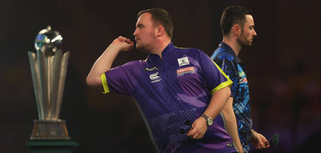 Half mit bei der Krönung des Weltmeisters: Luke Littler