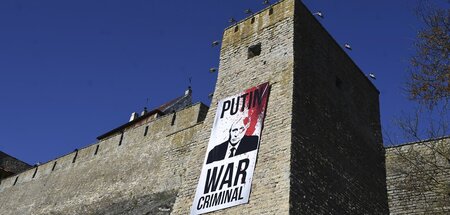 Austausch unfreundlicher Botschaften: Ein Großplakat an der Herm