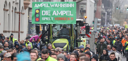 Protestierer ziehen bereits vor dem offiziellen Start der Aktion... Protestierer ziehen bereits vor dem offiziellen Start der Aktion...
