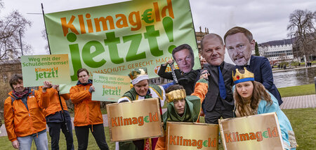Vor dem Tagungsort des Dreikönigstreffens 2024 der FDP in Stuttg... Vor dem Tagungsort des Dreikönigstreffens 2024 der FDP in Stuttg...