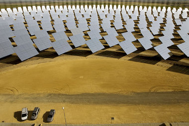 Blaupause für künftige Großanalagen? Solarkraftwerk bei Sevilla ...