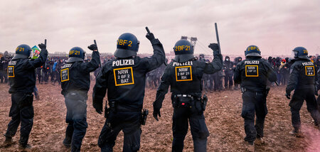 Im braunen Sumpf steckengeblieben: Behelmte Front in Lützerath (...