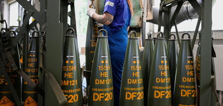 Die Produktion von Artilleriegeschossen (wie hier bei Rheinmetal...