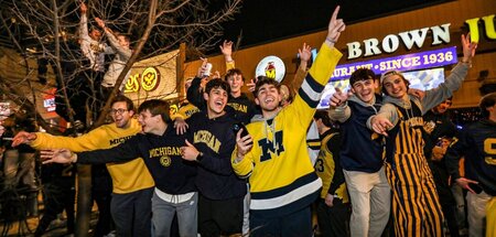 Fans der Michigan Wolverines nach dem 34:13-Sieg über die Washin...