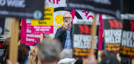Jeremy Corbyn auf einer Demonstration gegen Rassismus in London ...